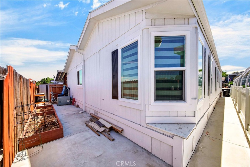 1550 Rimpau Avenue 59
