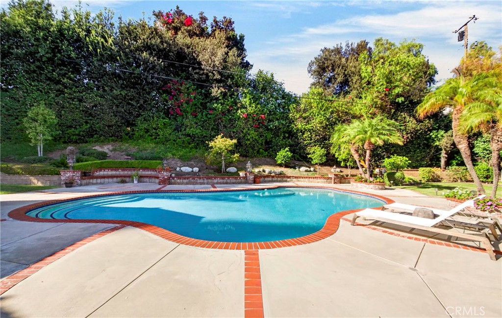 623 Santa Barbara Avenue