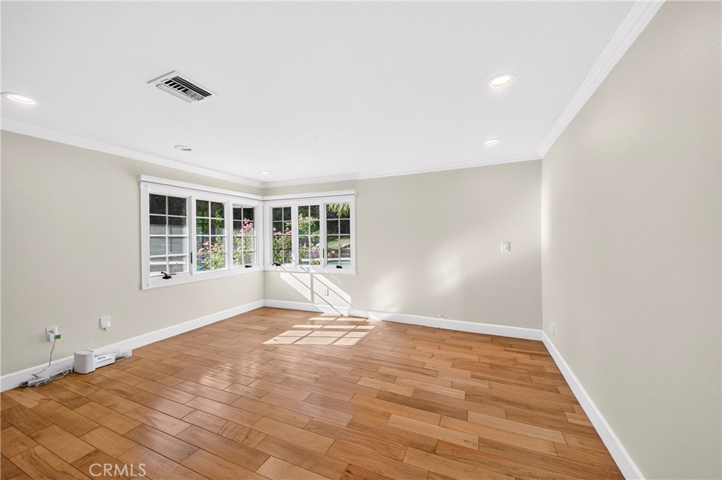 623 Santa Barbara Avenue