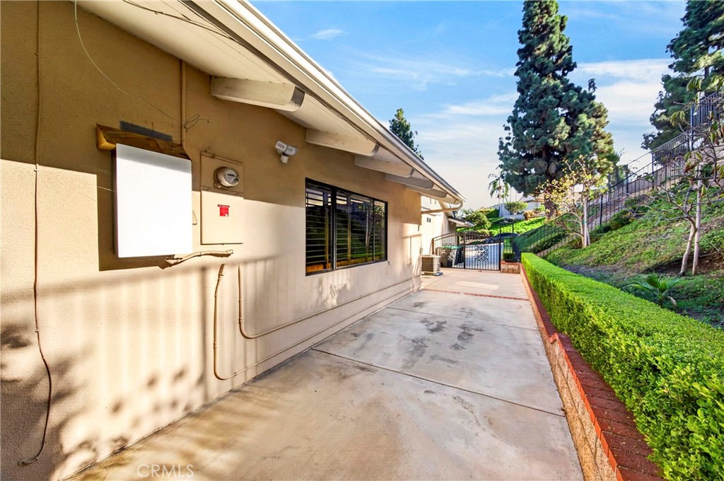 623 Santa Barbara Avenue
