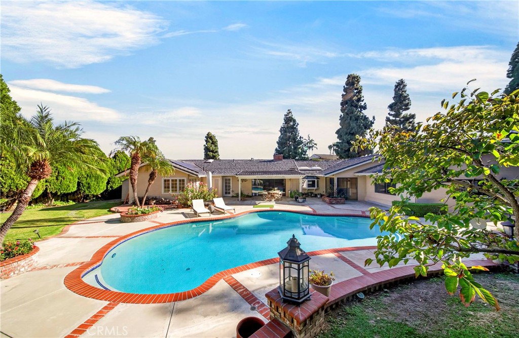 623 Santa Barbara Avenue