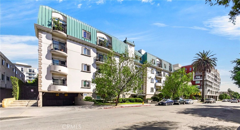 722 S Oxford Avenue 204