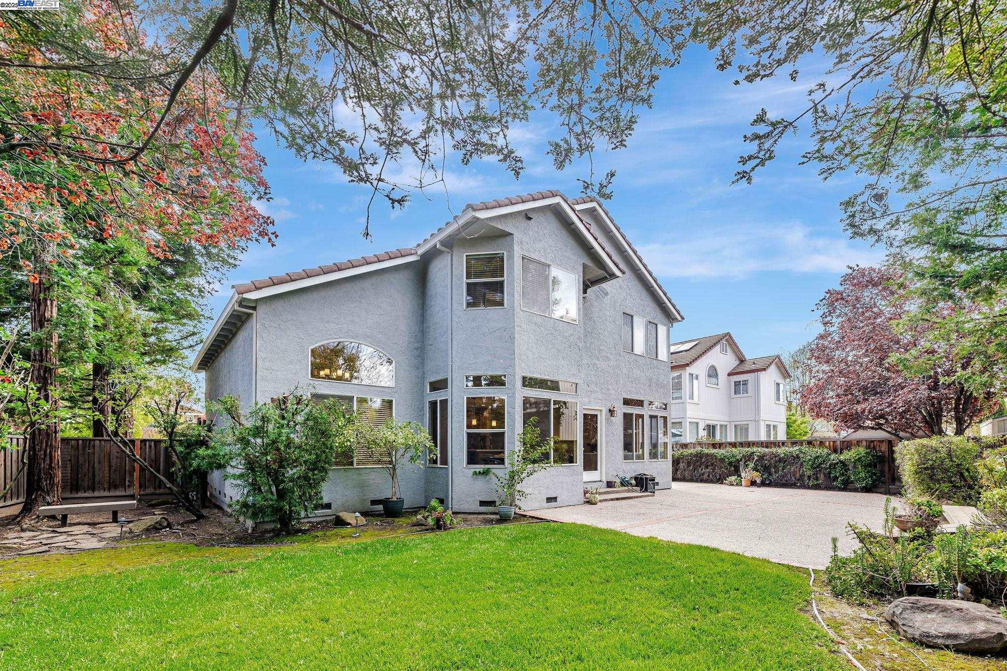 618 Loyola Way