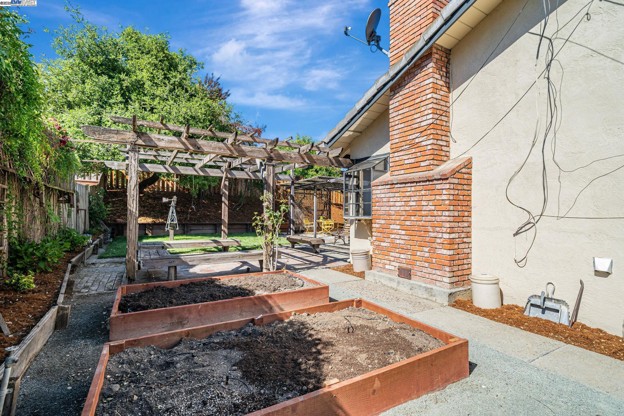 801 E Angela St