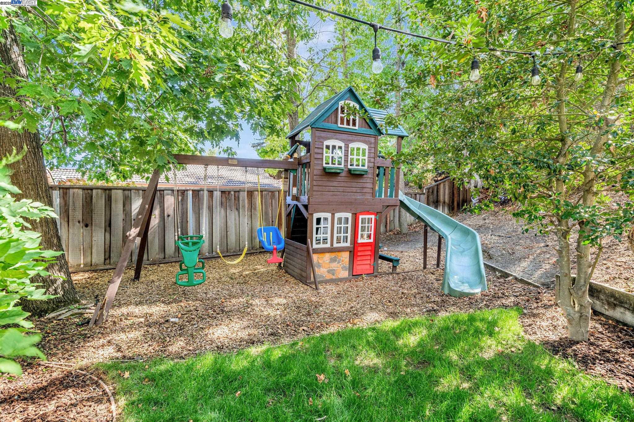 7840 Creekside Dr