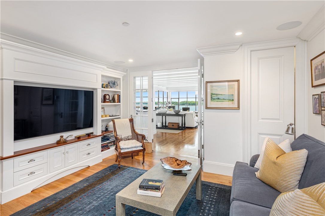 345 Thames Street 409 N