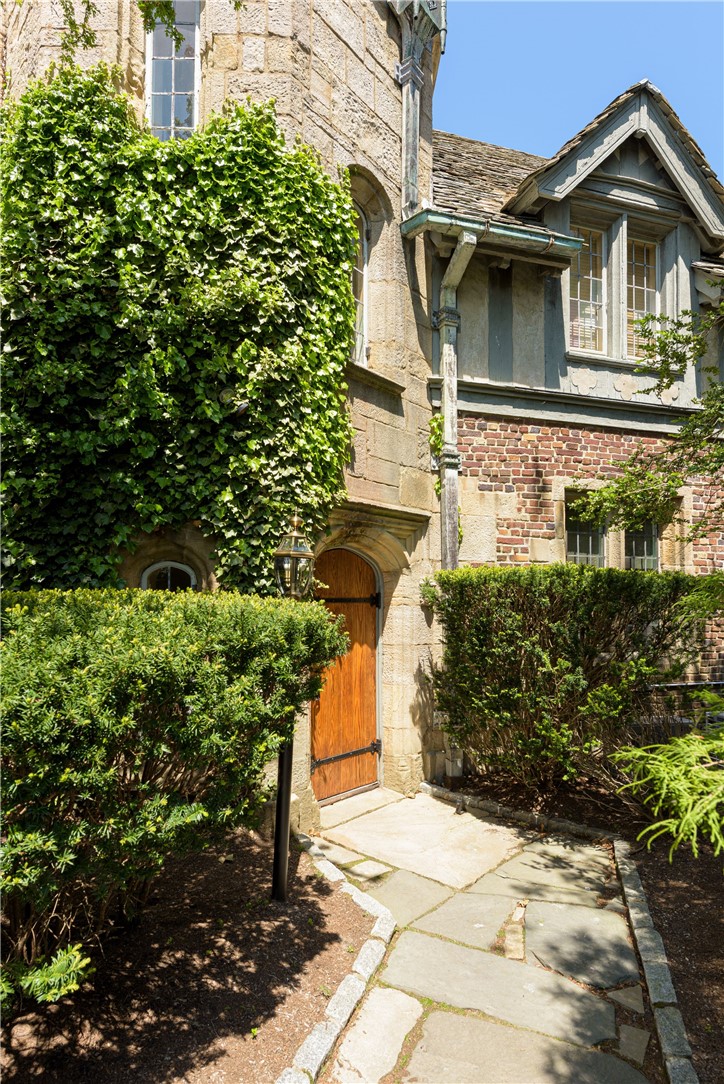 111 Harrison Avenue M10