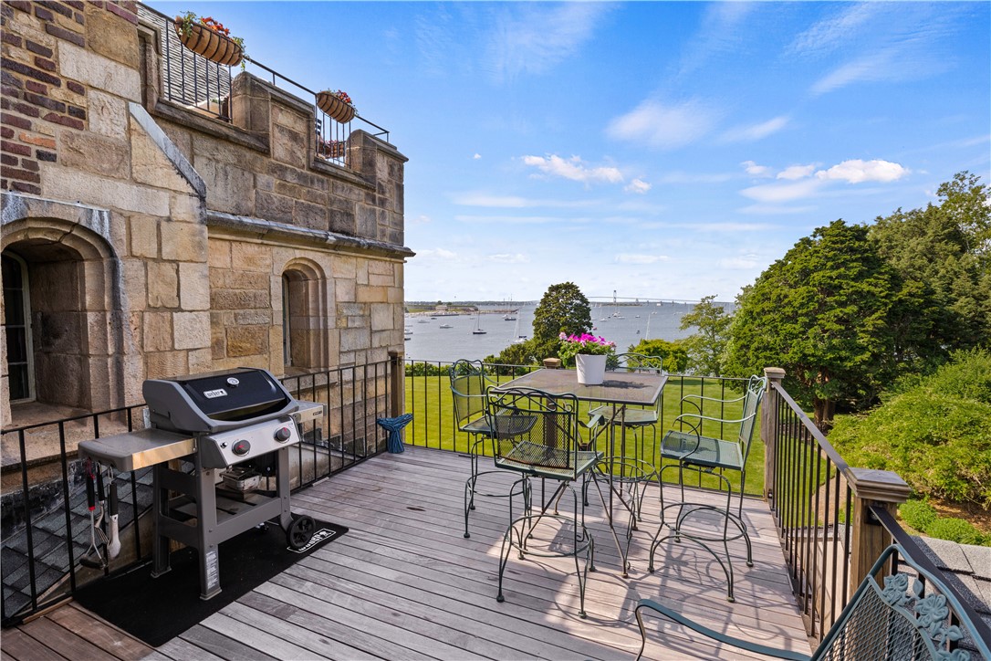 111 Harrison Avenue M10