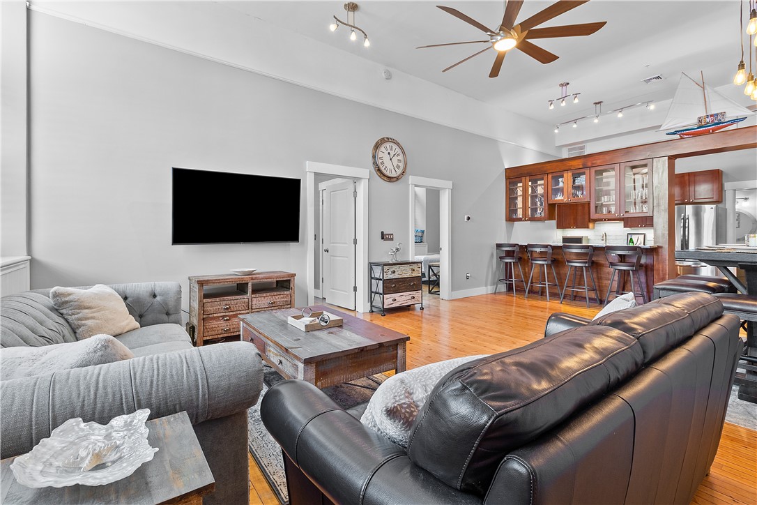 426 Spring Street 104