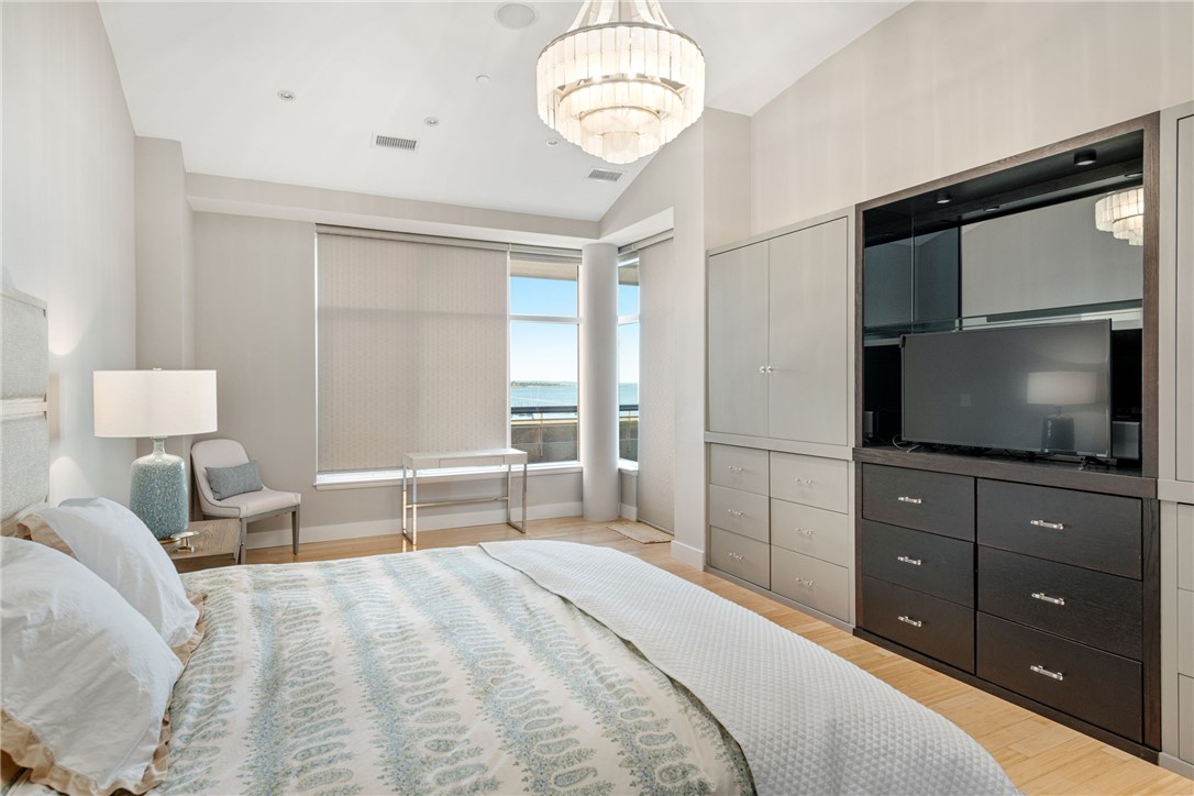 345 Thames Street N-503