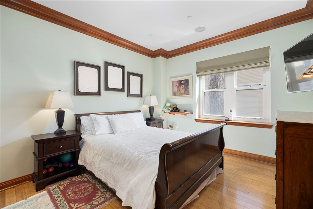 341 Thames Street S-104