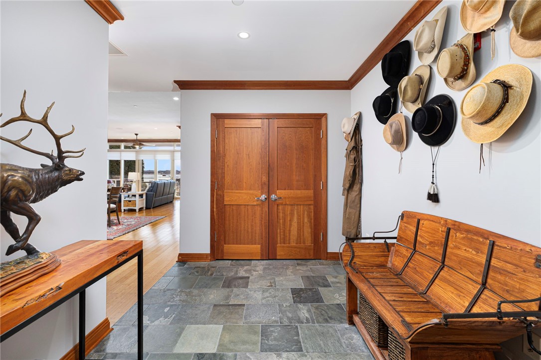 341 Thames Street S-104