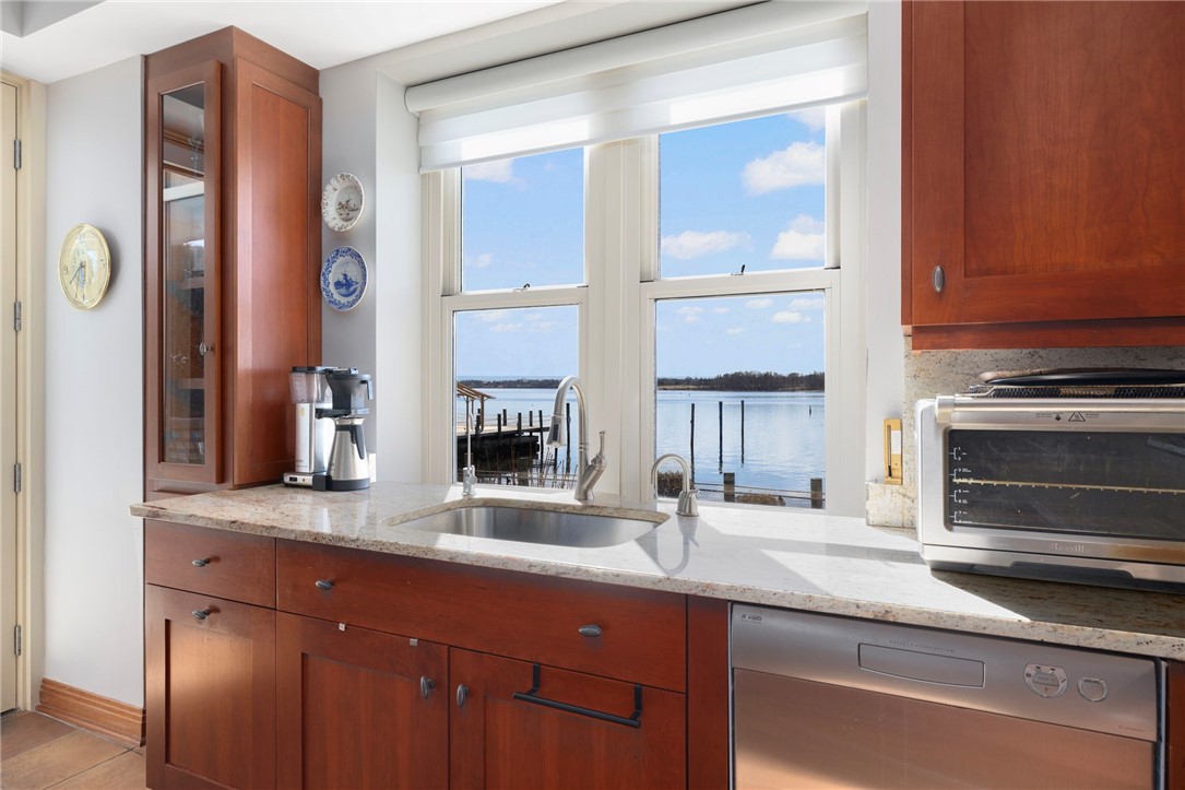 341 Thames Street S-104