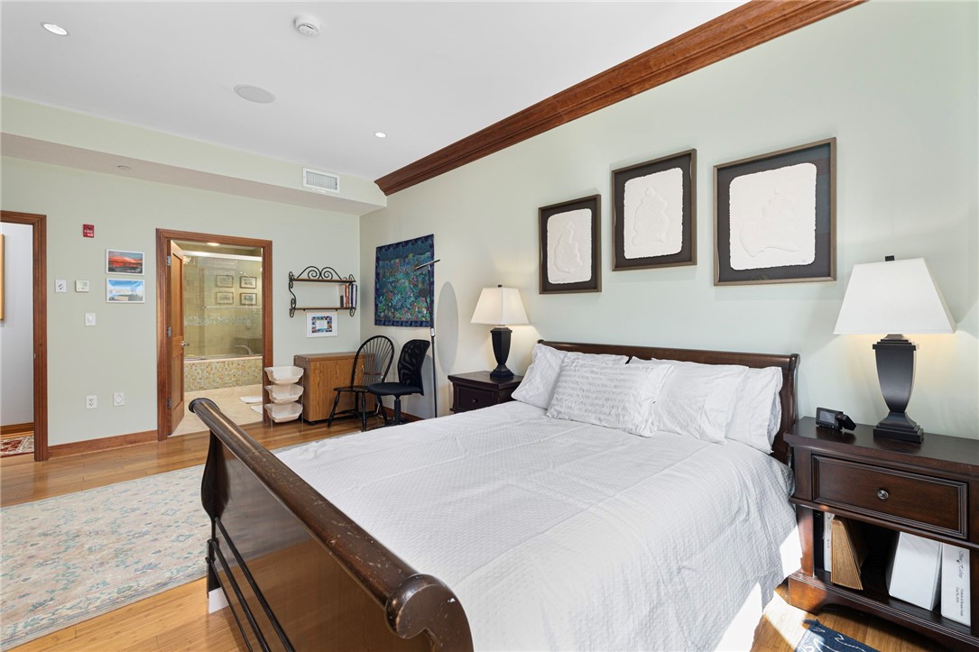 341 Thames Street S-104