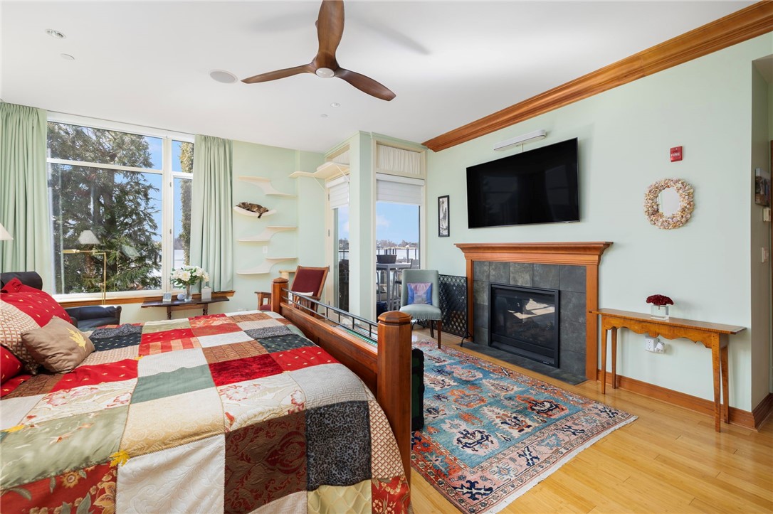 341 Thames Street S-104
