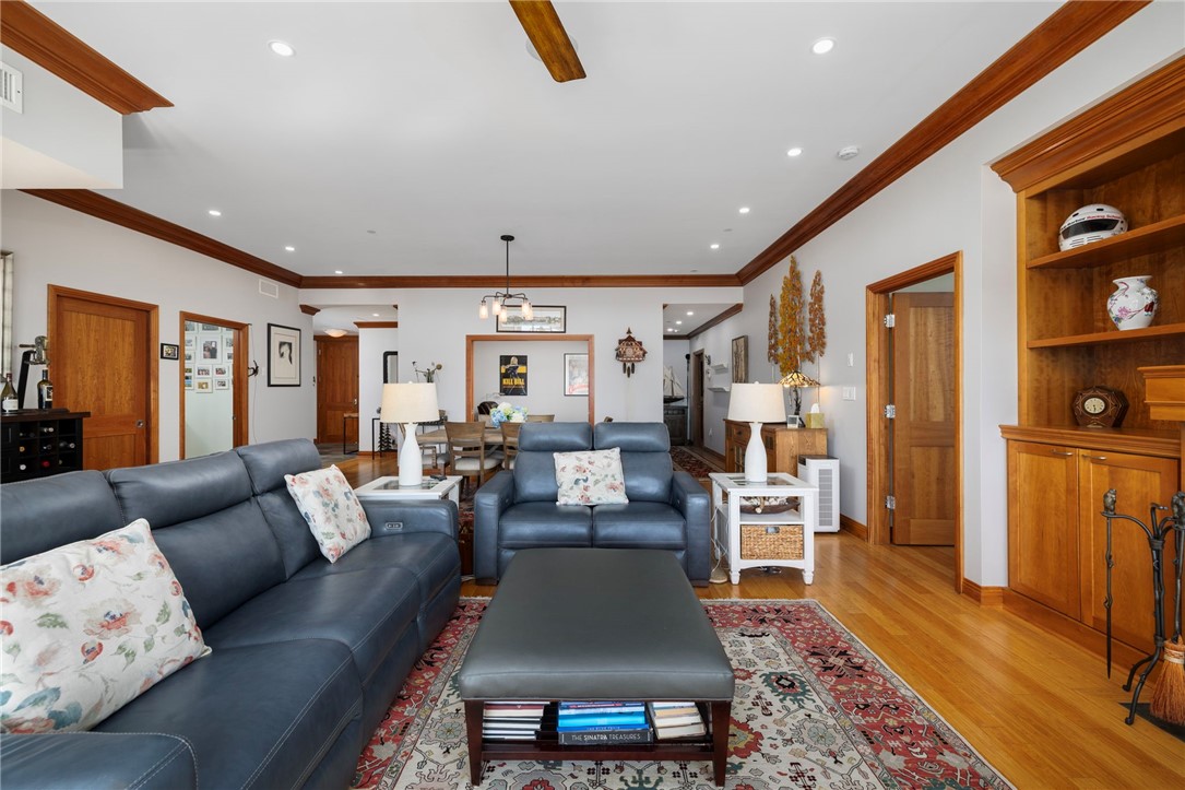 341 Thames Street S-104