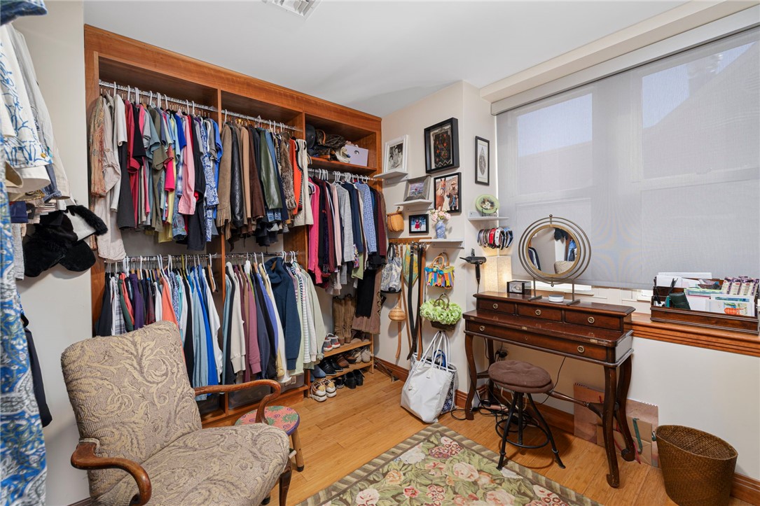 341 Thames Street S-104