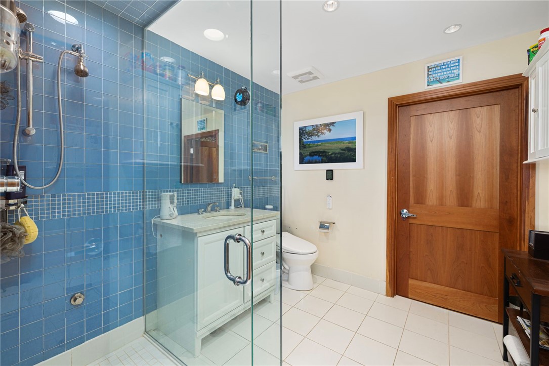 341 Thames Street S-104