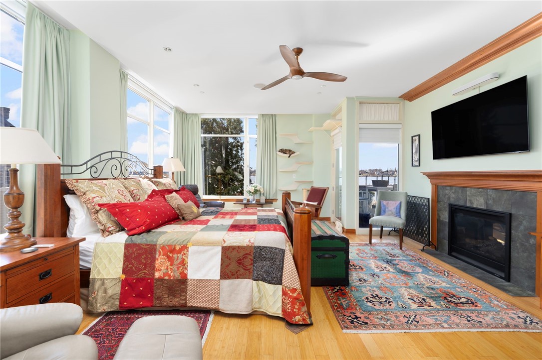 341 Thames Street S-104