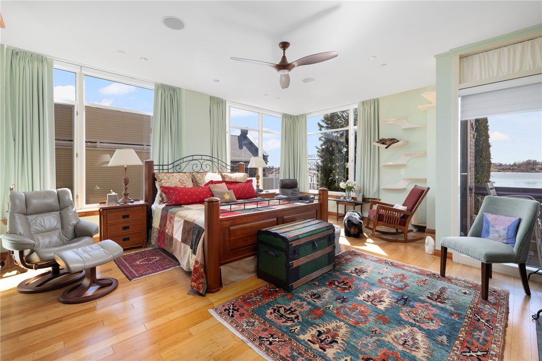 341 Thames Street S-104