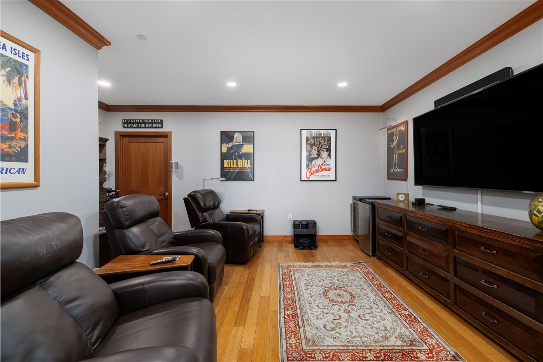 341 Thames Street S-104