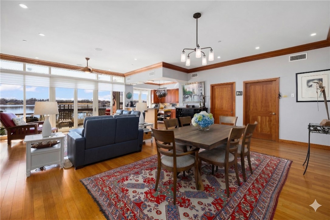 341 Thames Street S-104