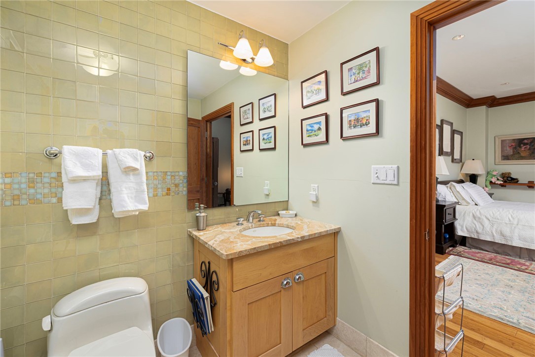341 Thames Street S-104