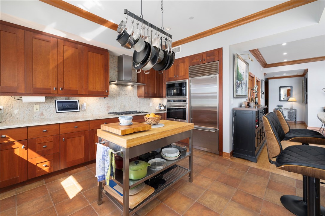 341 Thames Street S-104