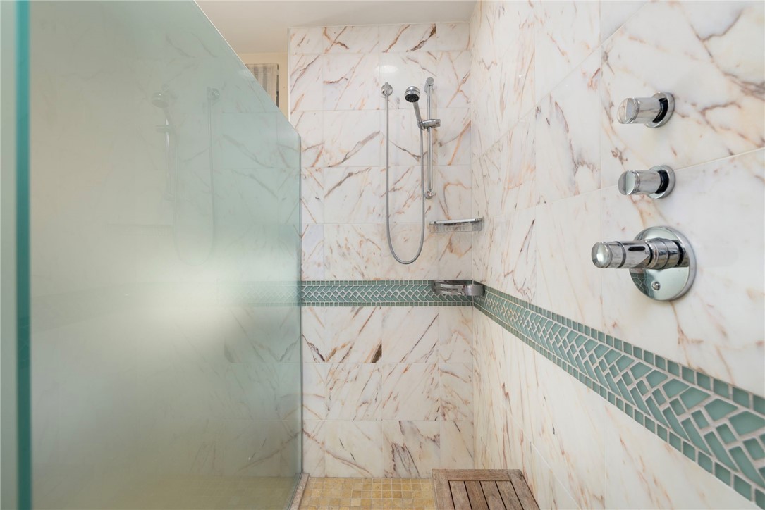 341 Thames Street S-104