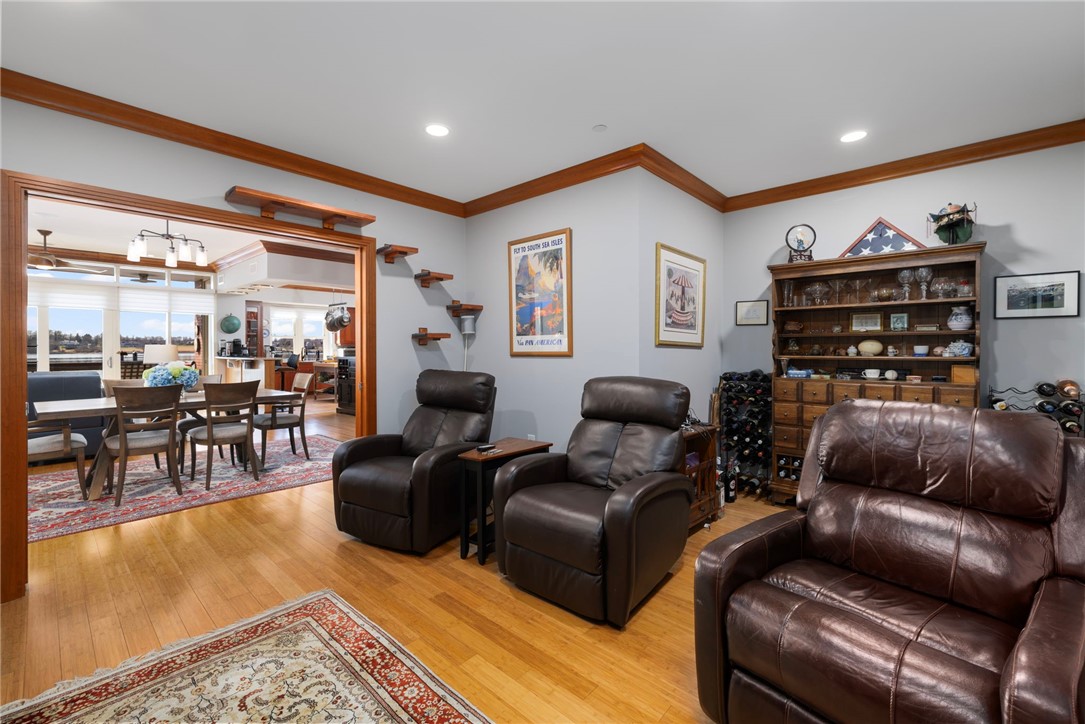 341 Thames Street S-104