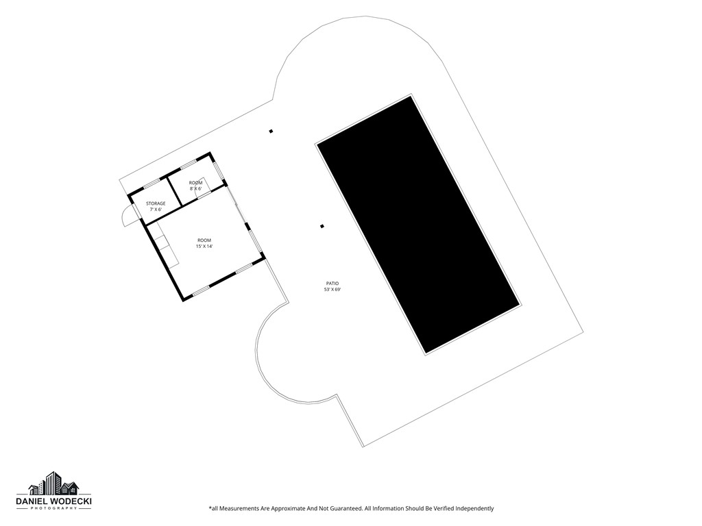 Floor plan of a large patio connected to two rooms and a storage space.