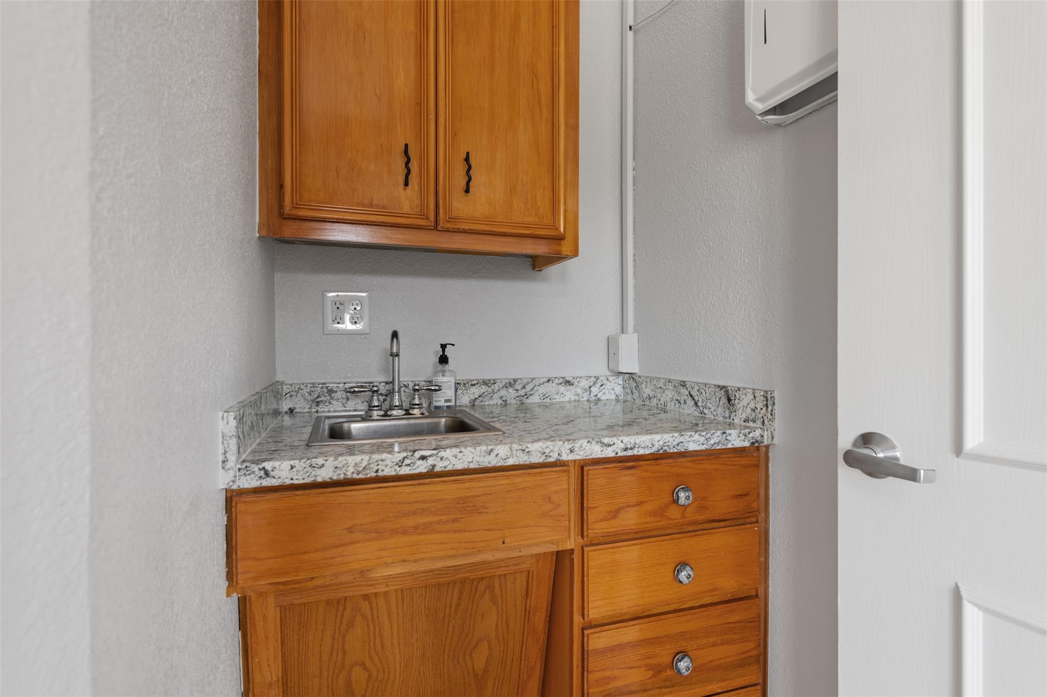 103 Thousand Oaks BLVD