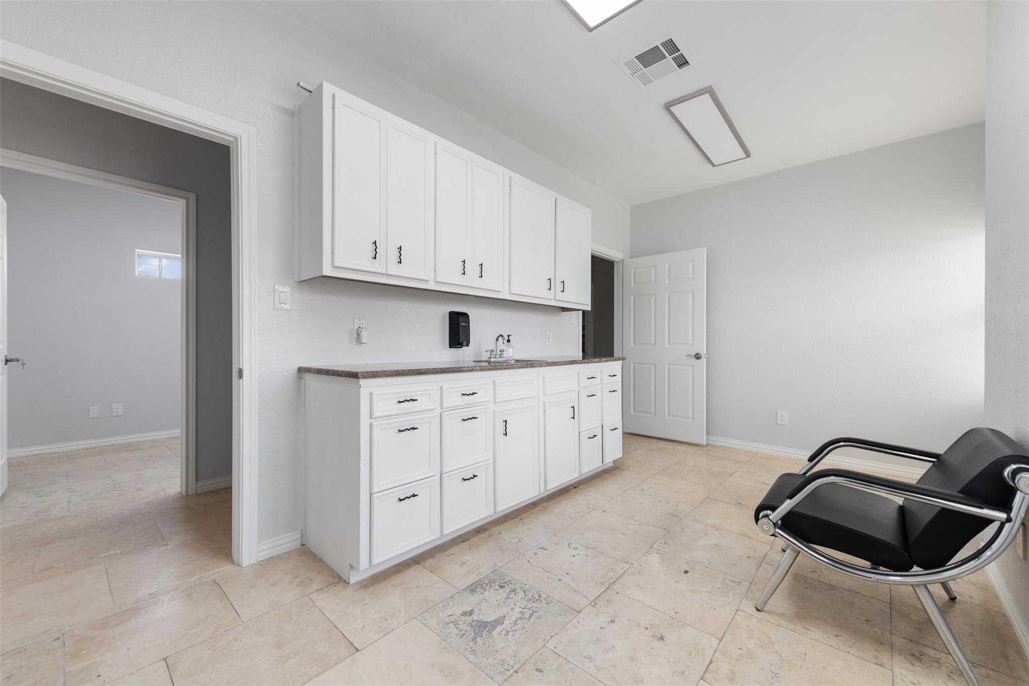 103 Thousand Oaks BLVD