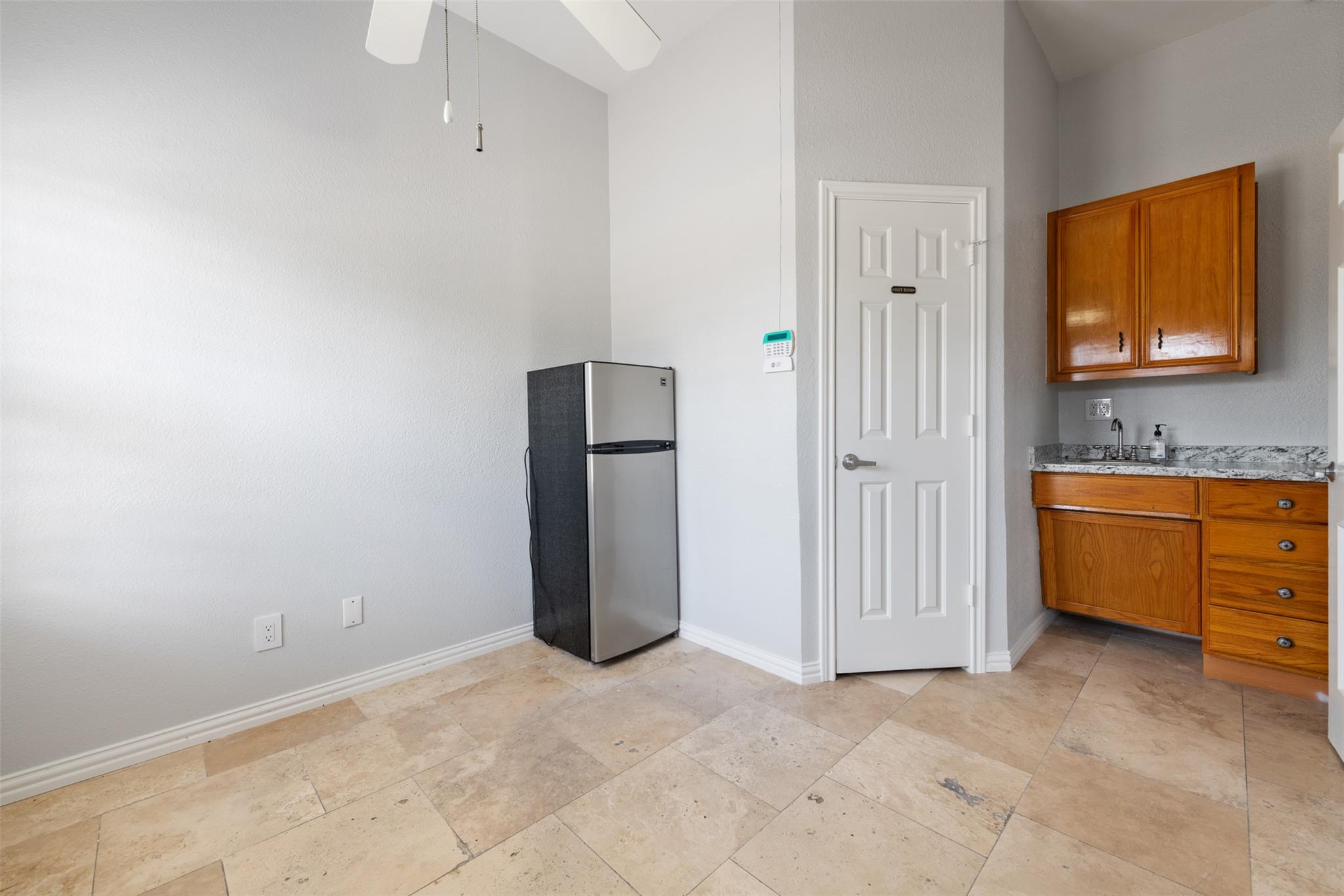 103 Thousand Oaks BLVD