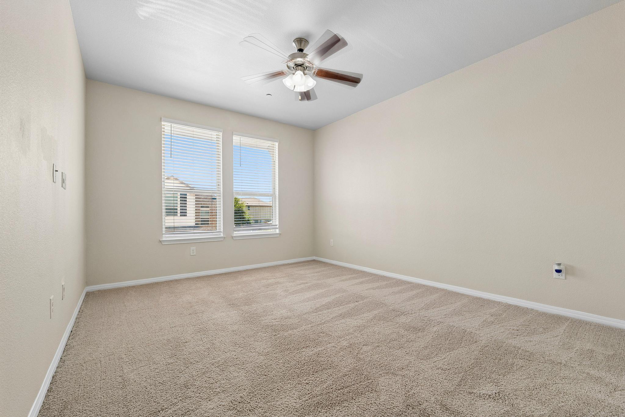 3240 E Whitestone BLVD # 4