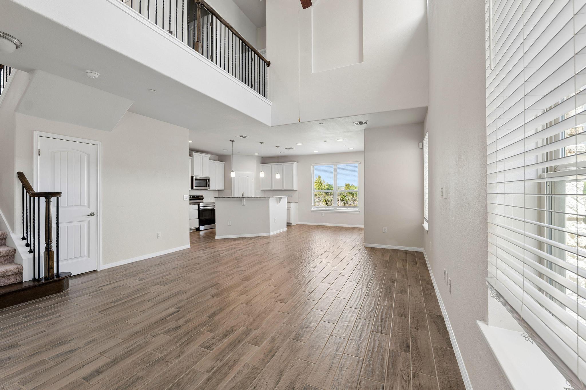 3240 E Whitestone BLVD # 4