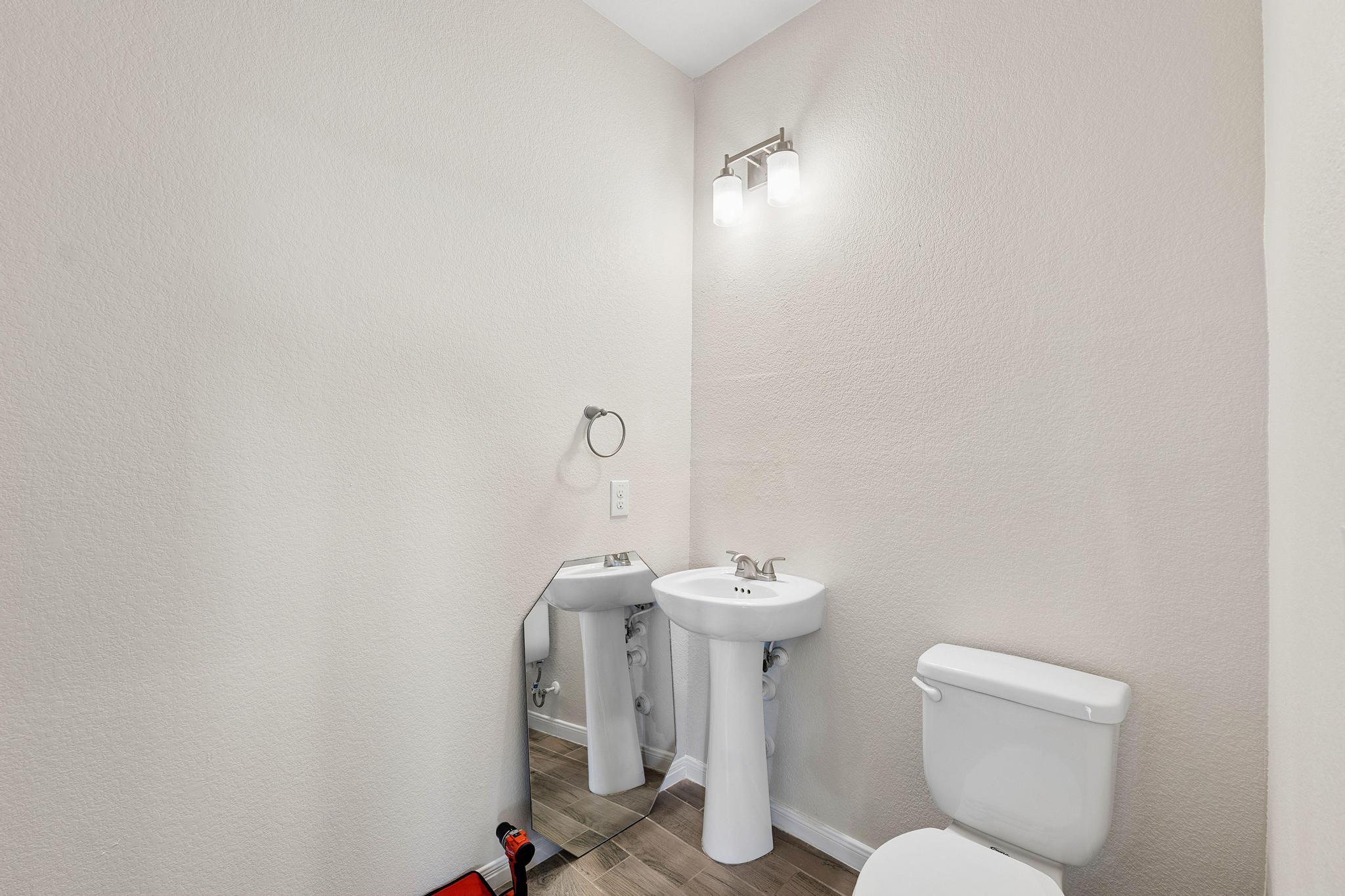 3240 E Whitestone BLVD # 4
