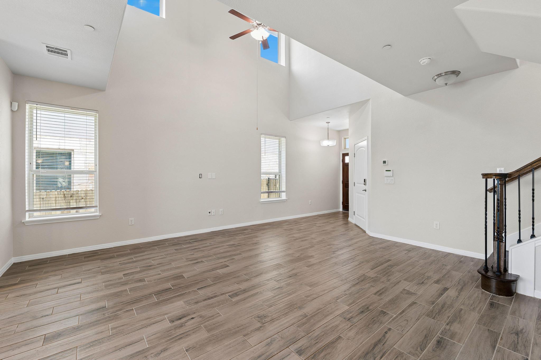 3240 E Whitestone BLVD # 4