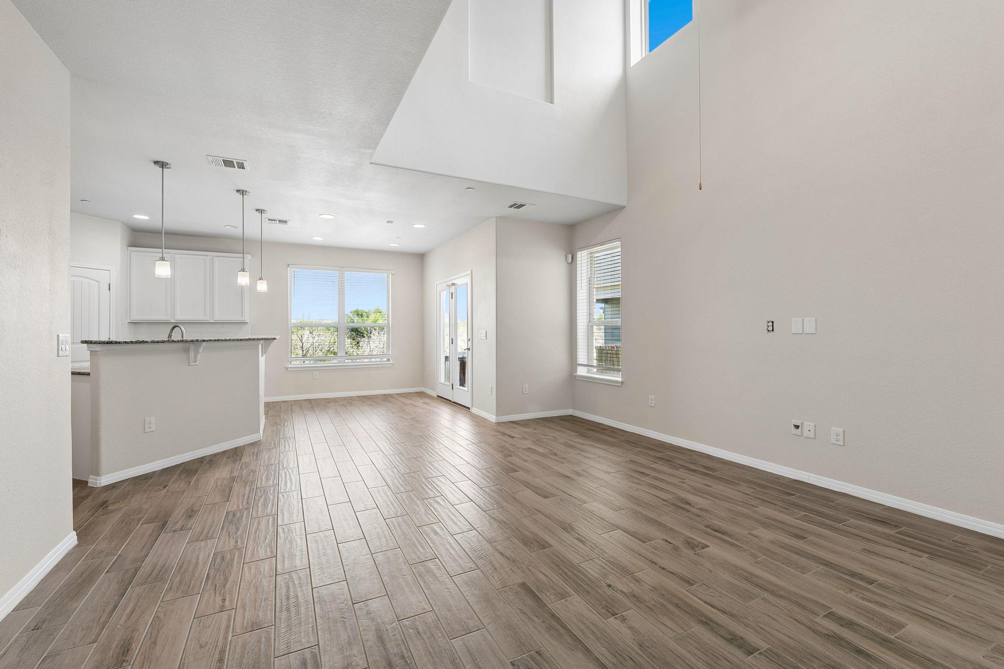 3240 E Whitestone BLVD # 4