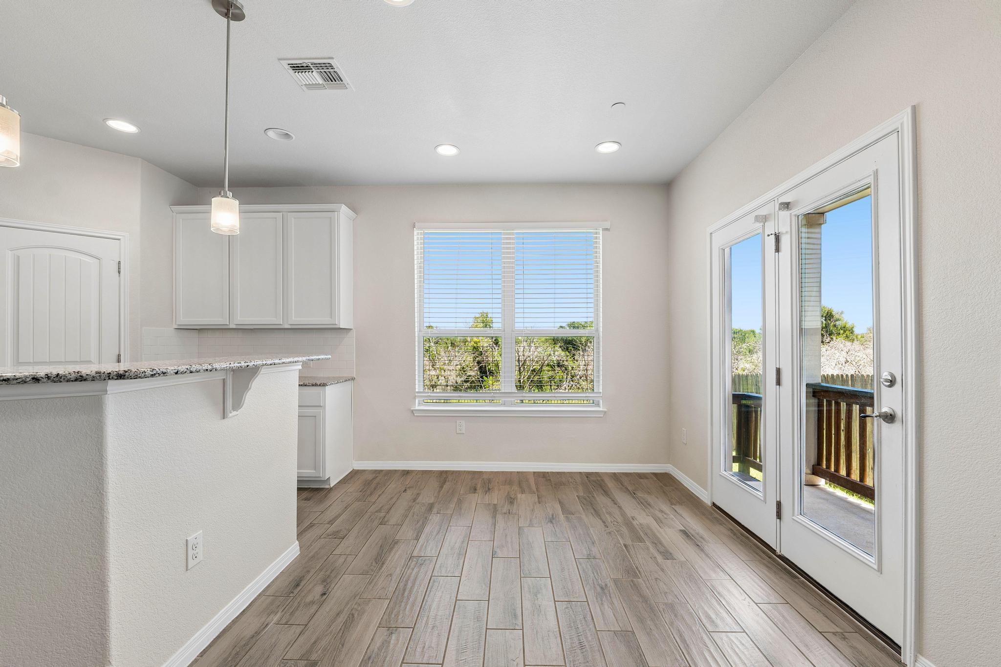 3240 E Whitestone BLVD # 4