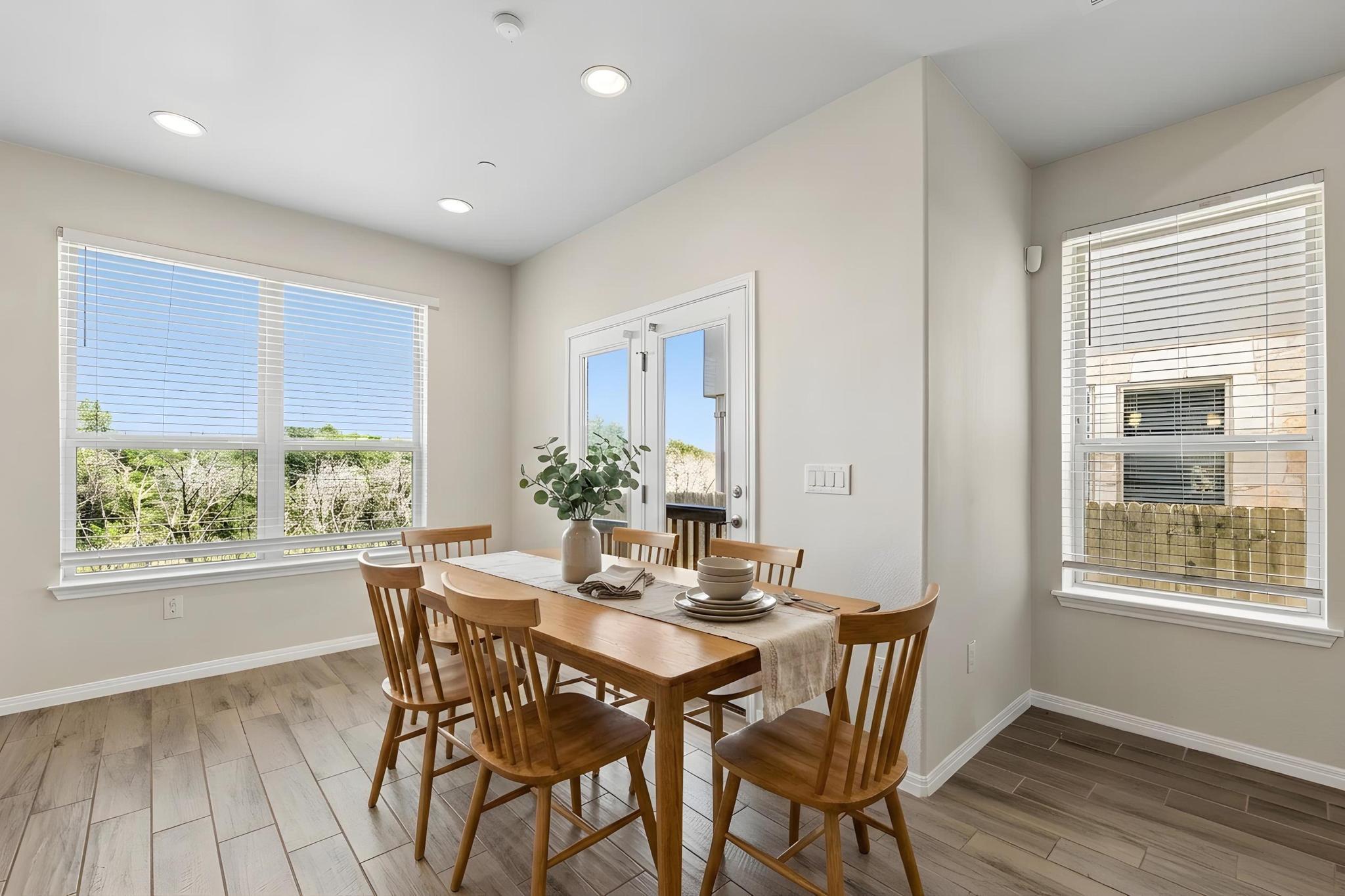 3240 E Whitestone BLVD # 4