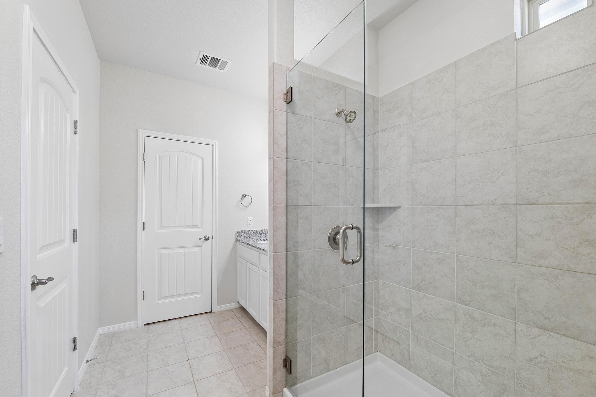 3240 E Whitestone BLVD # 4
