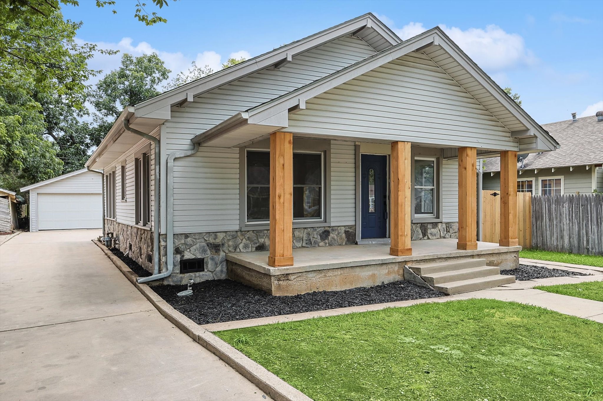 910 W Fischer Street