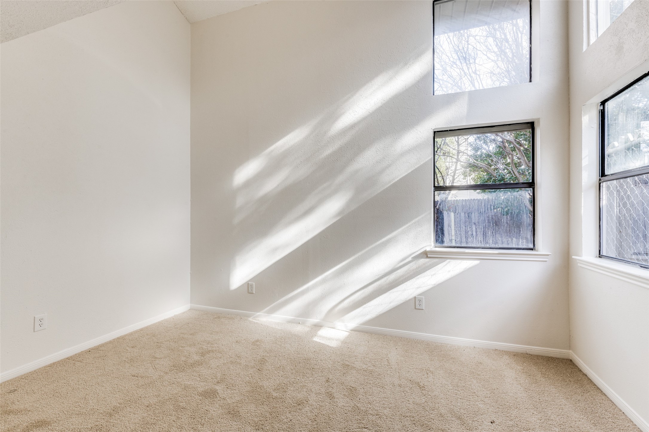 609 Via Miramonte