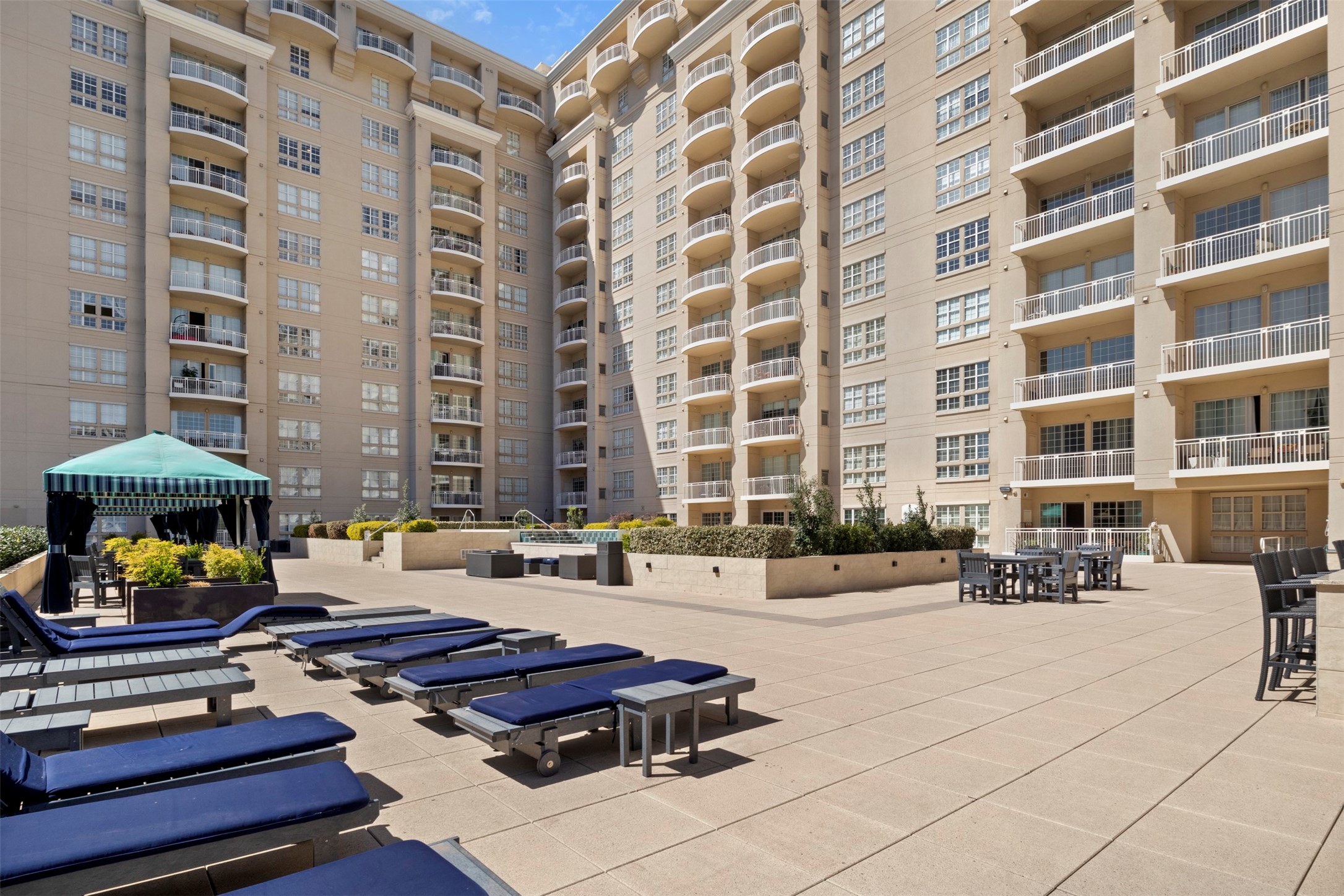 3225 Turtle Creek Boulevard 1007