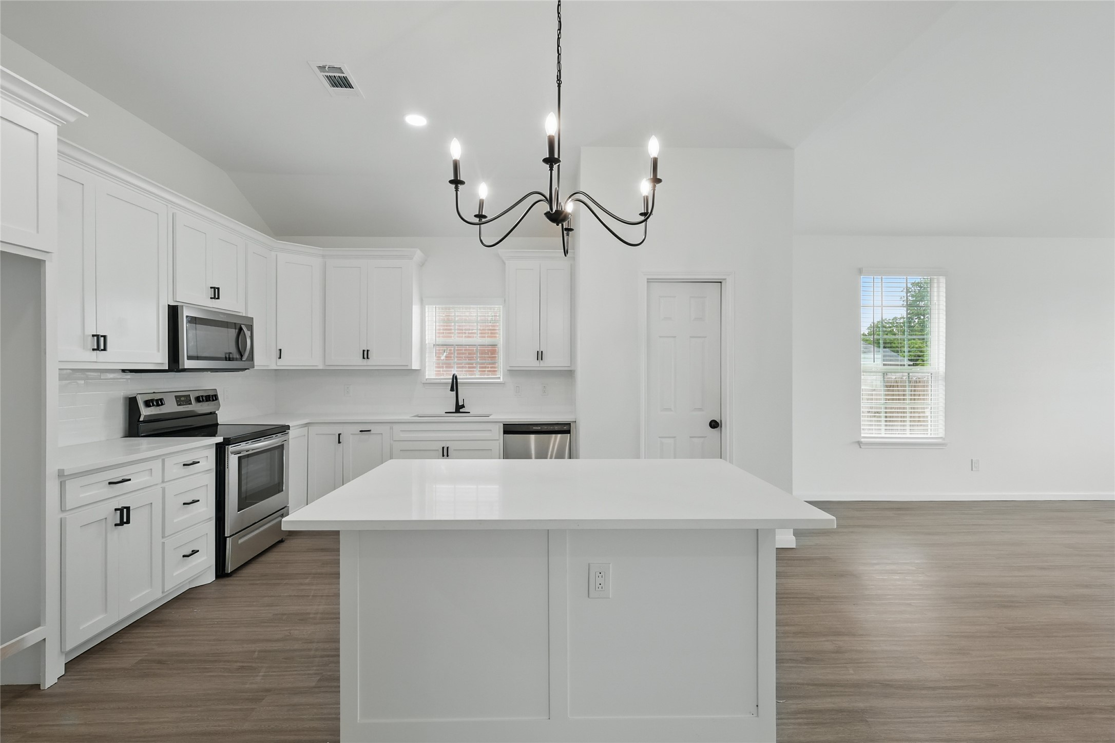 713 Hillburn