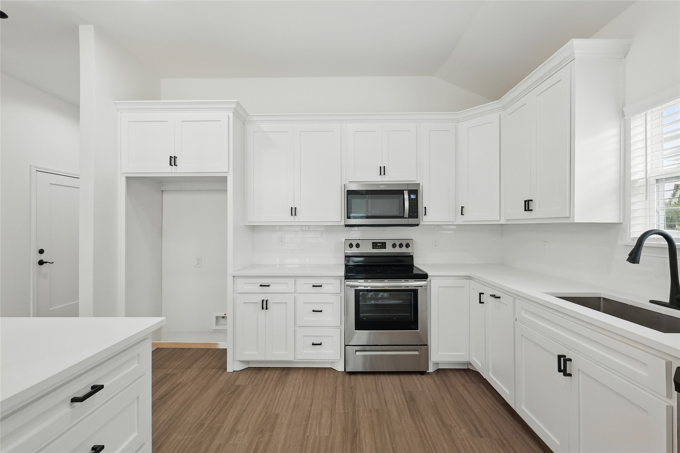 713 Hillburn