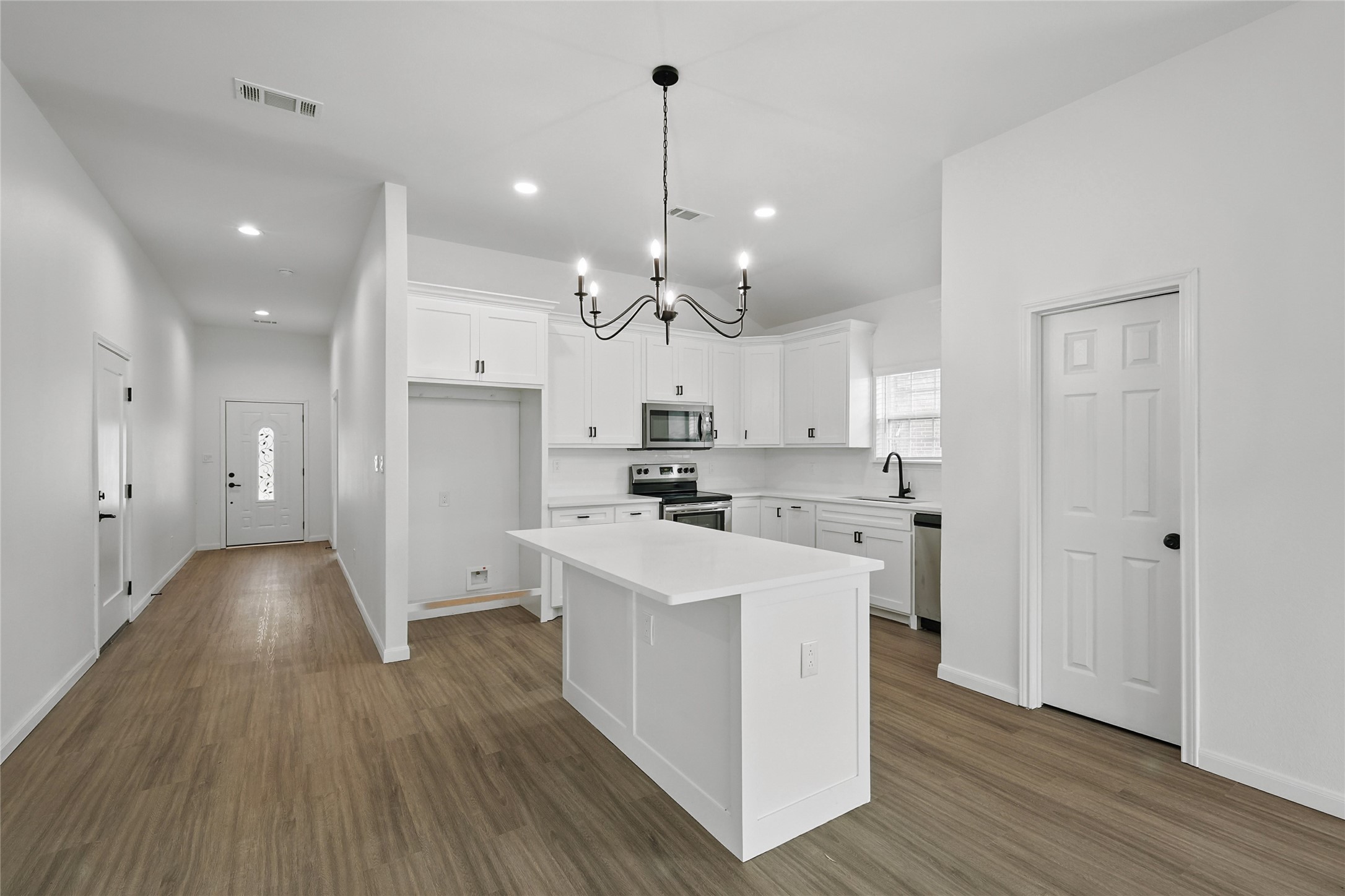713 Hillburn