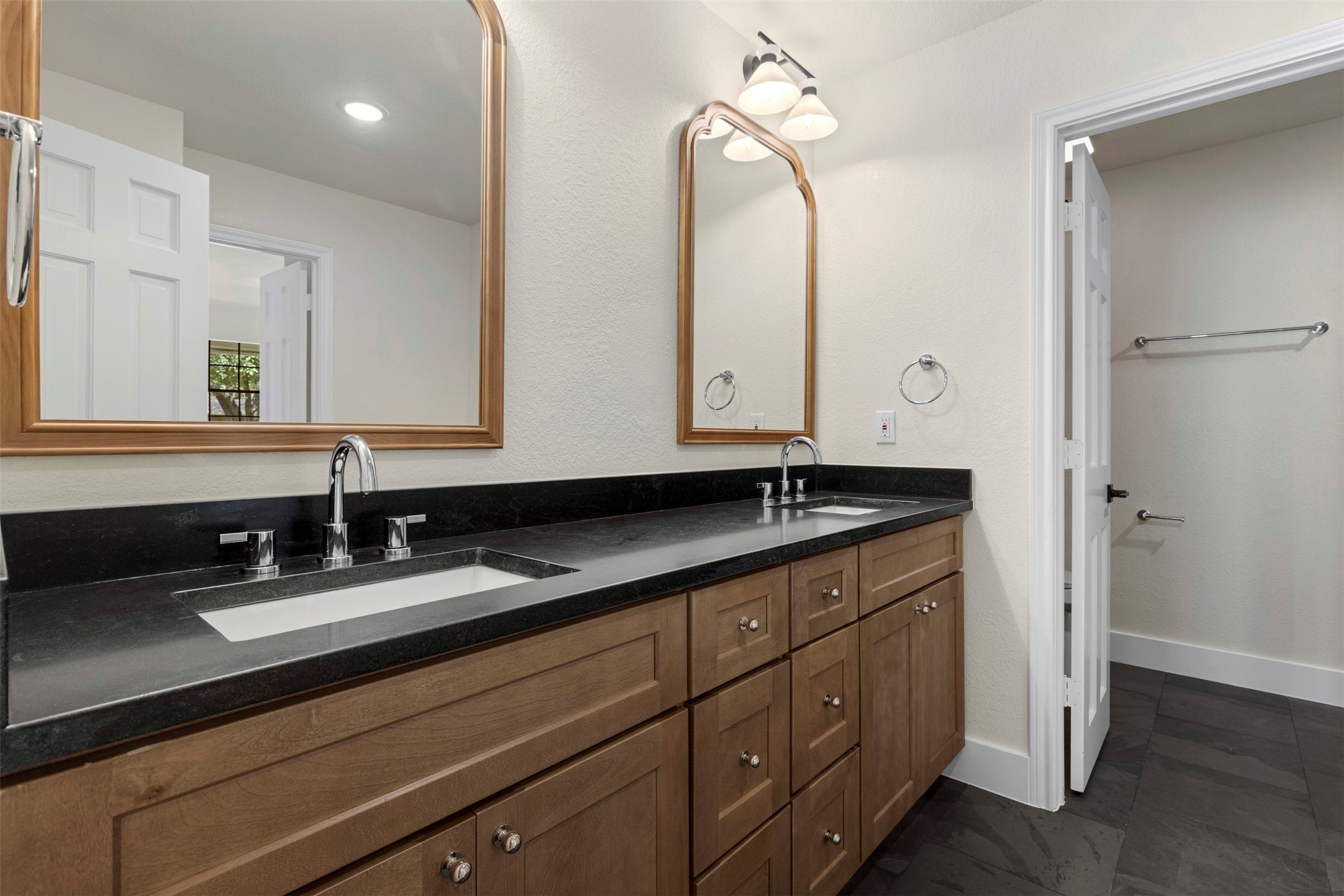 4001 Diamond Loch E