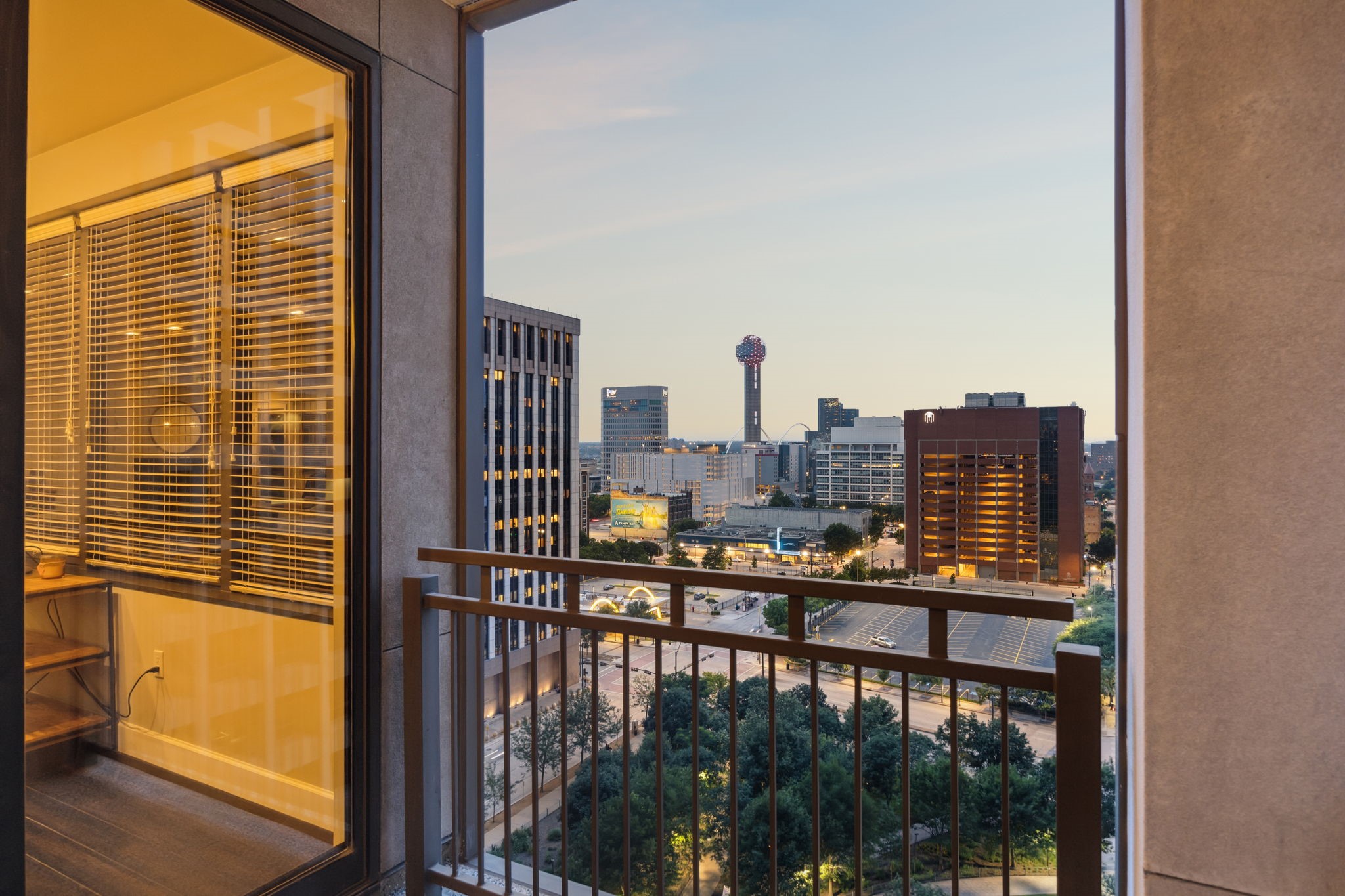 1200 Main Street 1106